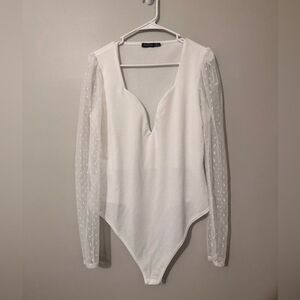 Boohoo | White Long Sleeve Jacquard Dot Sleeve Bodysuit